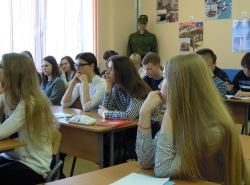 Очередные занятия для старшеклассников в средних школах Калининграда.
